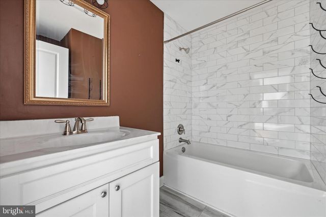5 PEKING LN, Martinsburg, WV 25403