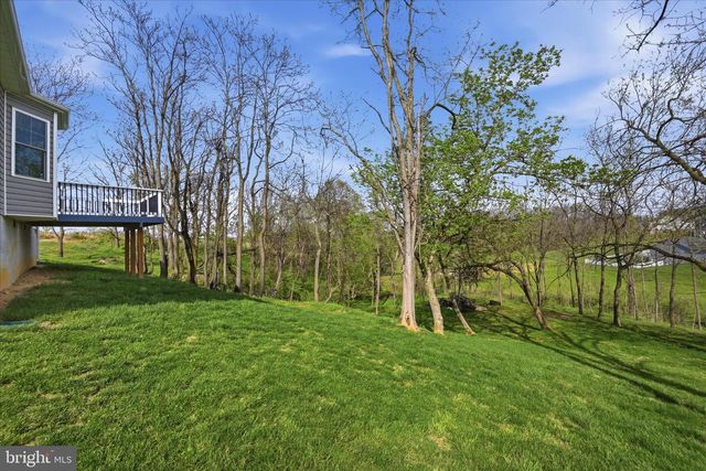 5 PEKING LN, Martinsburg, WV 25403