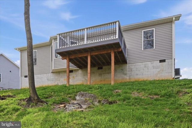 5 PEKING LN, Martinsburg, WV 25403