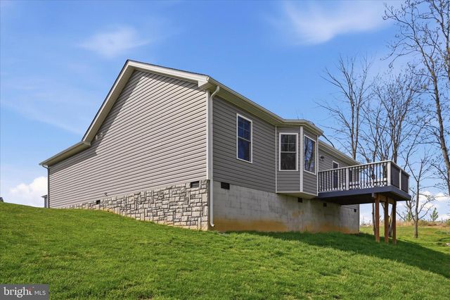 5 PEKING LN, Martinsburg, WV 25403