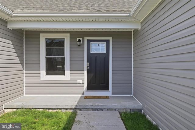 5 PEKING LN, Martinsburg, WV 25403