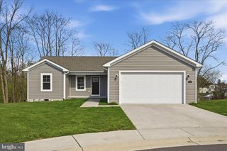 5 PEKING LN, Martinsburg, WV 25403