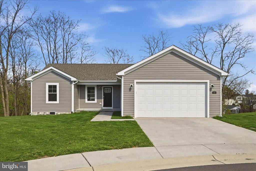 5 PEKING LN, Martinsburg, WV 25403