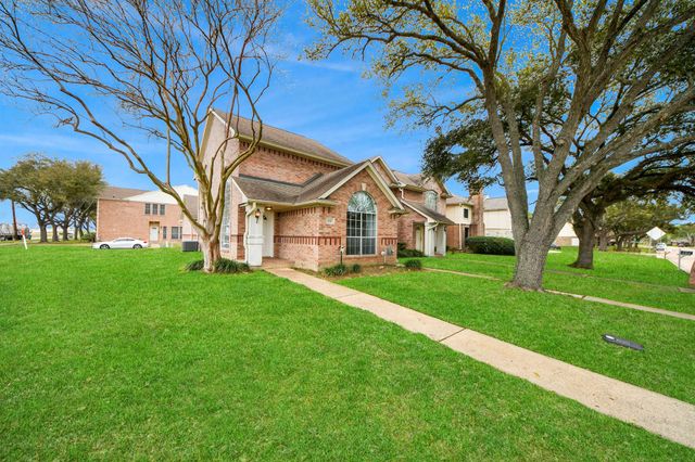 1010 Garden Walk Drive, La Porte, TX 77571