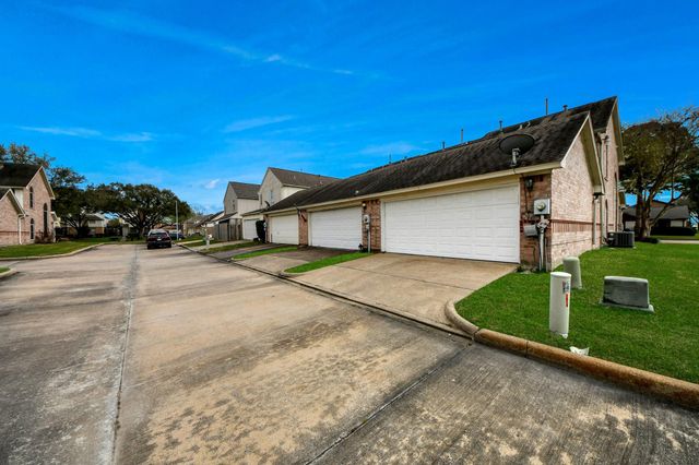 1010 Garden Walk Drive, La Porte, TX 77571