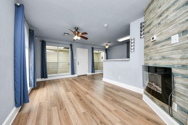 1010 Garden Walk Drive, La Porte, TX 77571