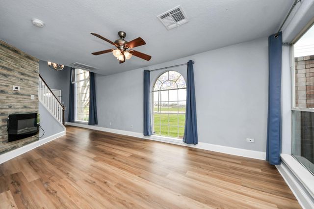 1010 Garden Walk Drive, La Porte, TX 77571