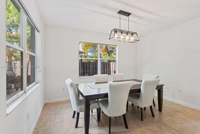 11505 NW 71st St, Doral, FL 33178