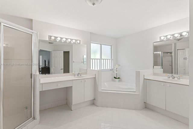 11505 NW 71st St, Doral, FL 33178