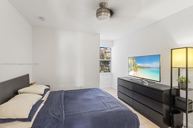 11505 NW 71st St, Doral, FL 33178