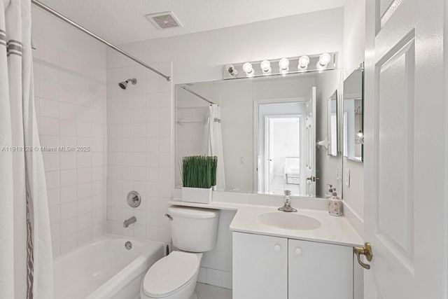 11505 NW 71st St, Doral, FL 33178