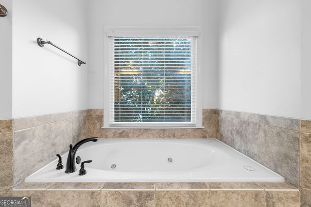210 Misty Grove Drive, Loganville, GA 30052