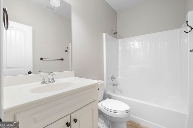 210 Misty Grove Drive, Loganville, GA 30052
