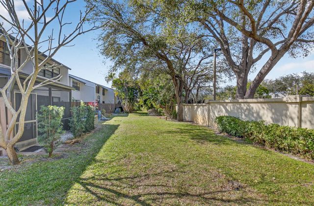 4761 NW 2nd Avenue 301, Boca Raton, FL 33431