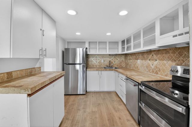 4761 NW 2nd Avenue 301, Boca Raton, FL 33431