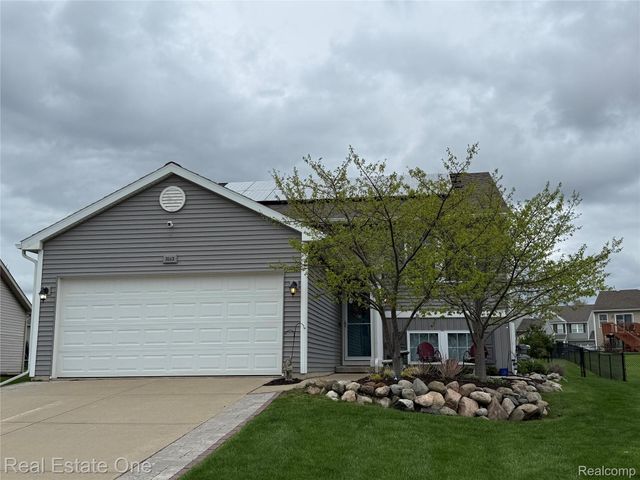 3513 Amber Oaks Drive, Howell Township, MI 48855