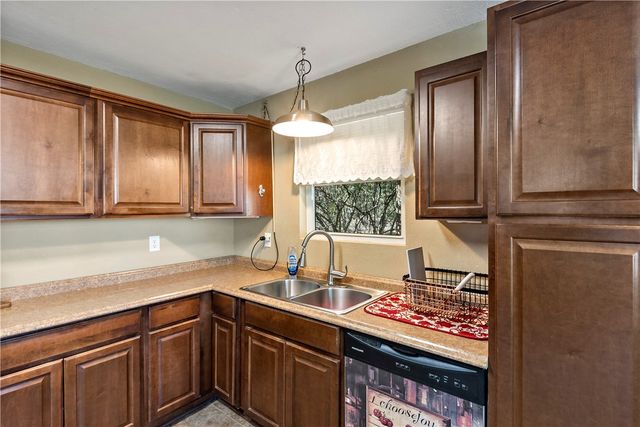 1976 Mustang Loop, Madisonville, TX 77864