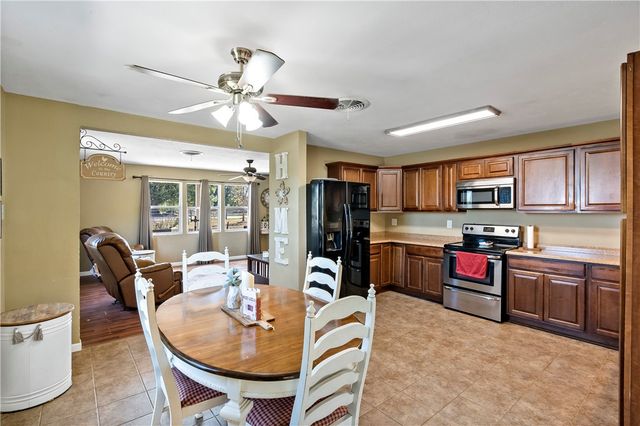 1976 Mustang Loop, Madisonville, TX 77864