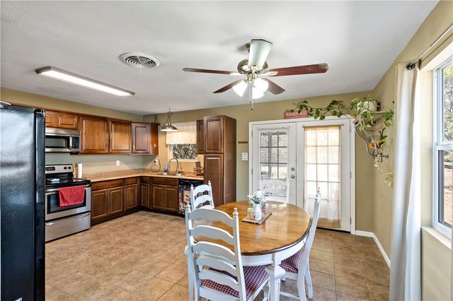 1976 Mustang Loop, Madisonville, TX 77864