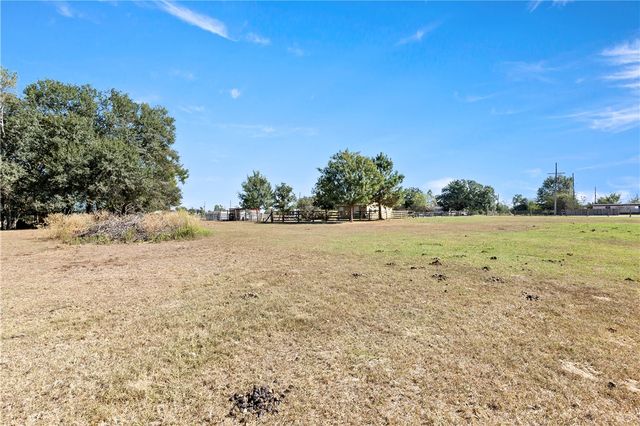 1976 Mustang Loop, Madisonville, TX 77864