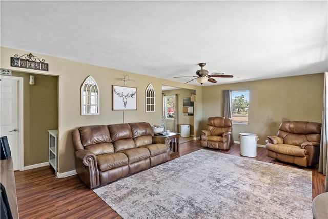 1976 Mustang Loop, Madisonville, TX 77864