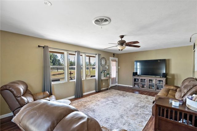 1976 Mustang Loop, Madisonville, TX 77864