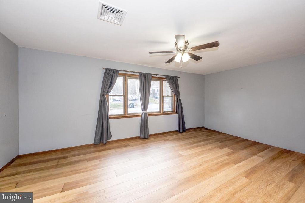 Image 2 of property listing at 29 MAIN ST, Hackettstown, NJ 07840