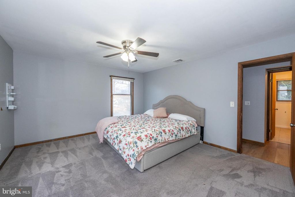 Image 11 of property listing at 29 MAIN ST, Hackettstown, NJ 07840