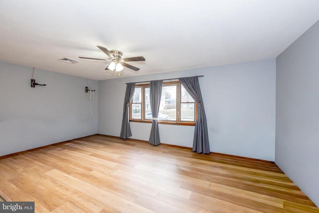 Image 3 of property listing at 29 MAIN ST, Hackettstown, NJ 07840