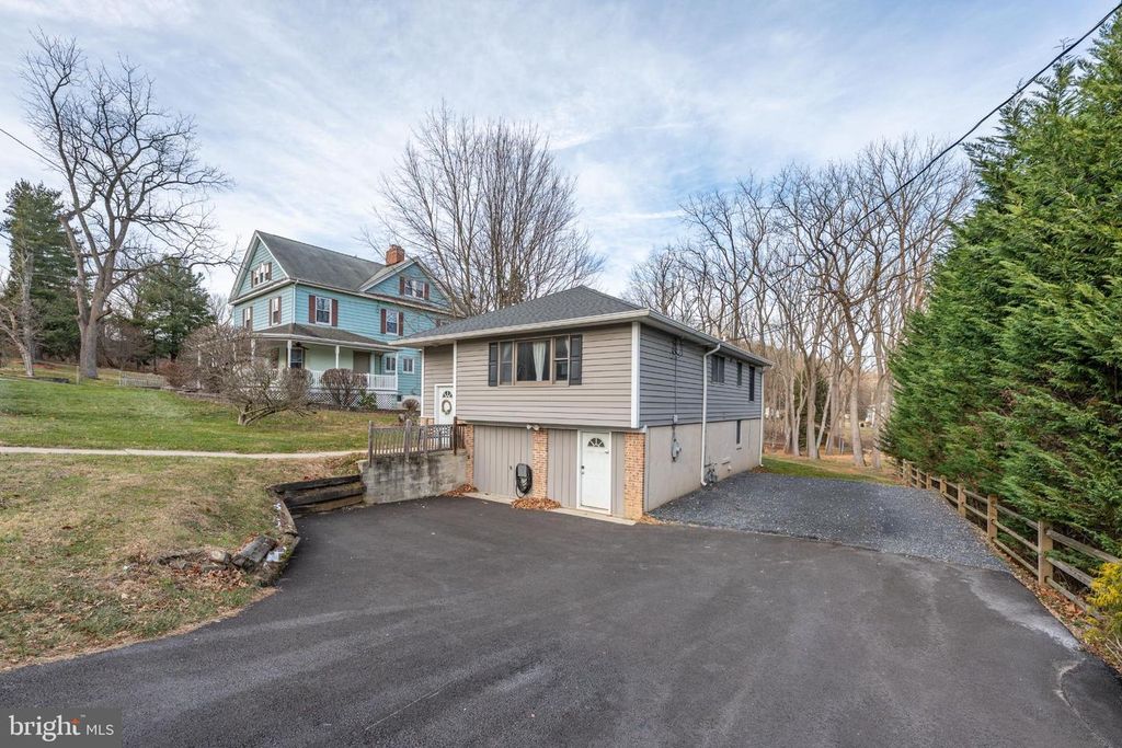 Image 25 of property listing at 29 MAIN ST, Hackettstown, NJ 07840