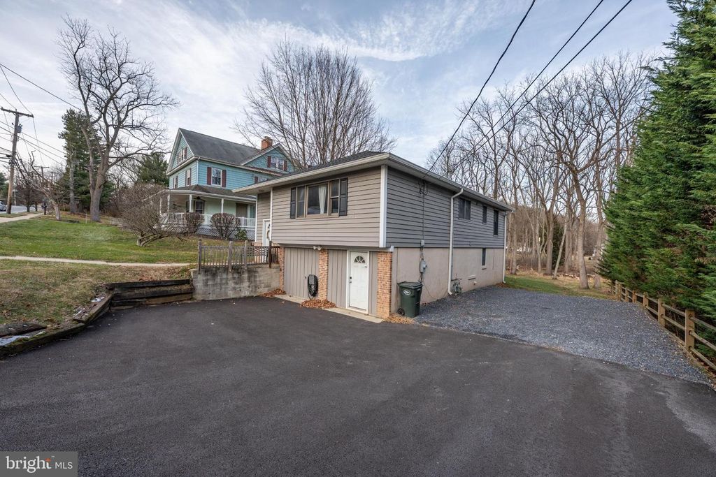 Image 27 of property listing at 29 MAIN ST, Hackettstown, NJ 07840