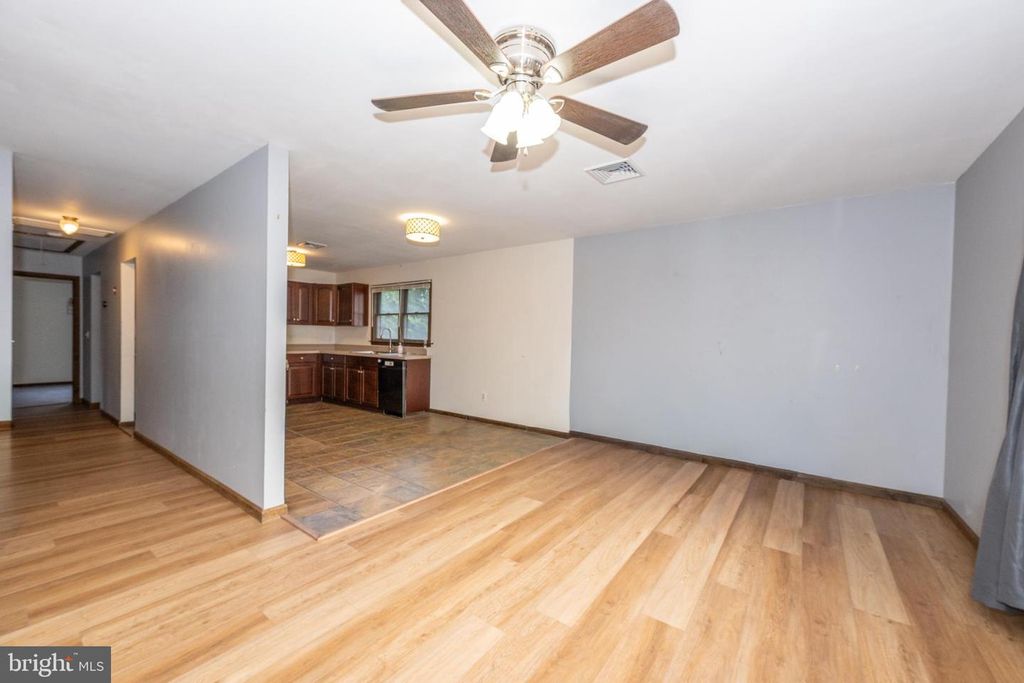 Image 4 of property listing at 29 MAIN ST, Hackettstown, NJ 07840