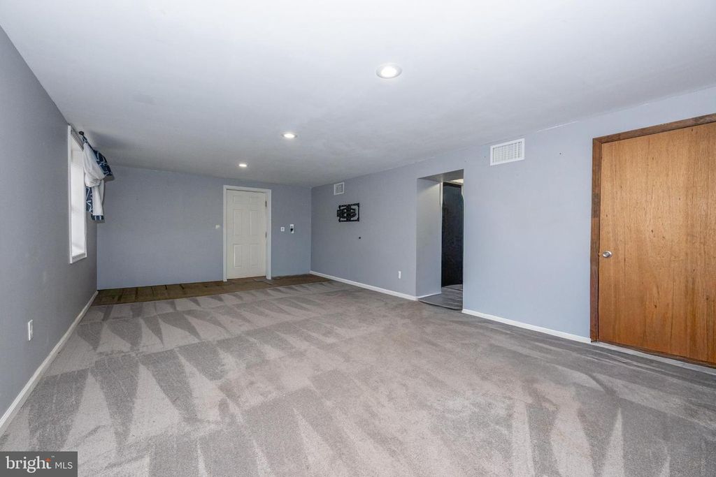 Image 6 of property listing at 29 MAIN ST, Hackettstown, NJ 07840