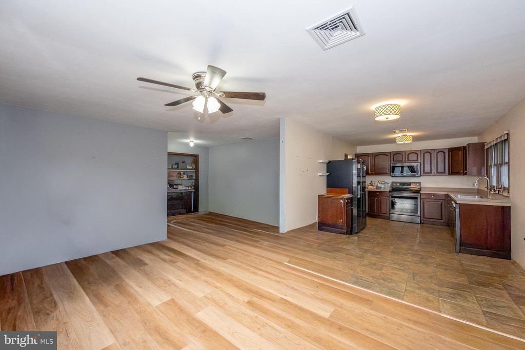 Image 7 of property listing at 29 MAIN ST, Hackettstown, NJ 07840