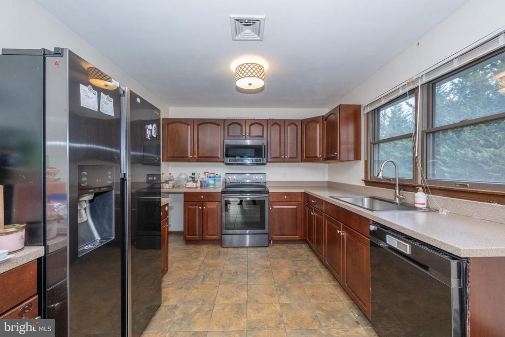 Image 8 of property listing at 29 MAIN ST, Hackettstown, NJ 07840