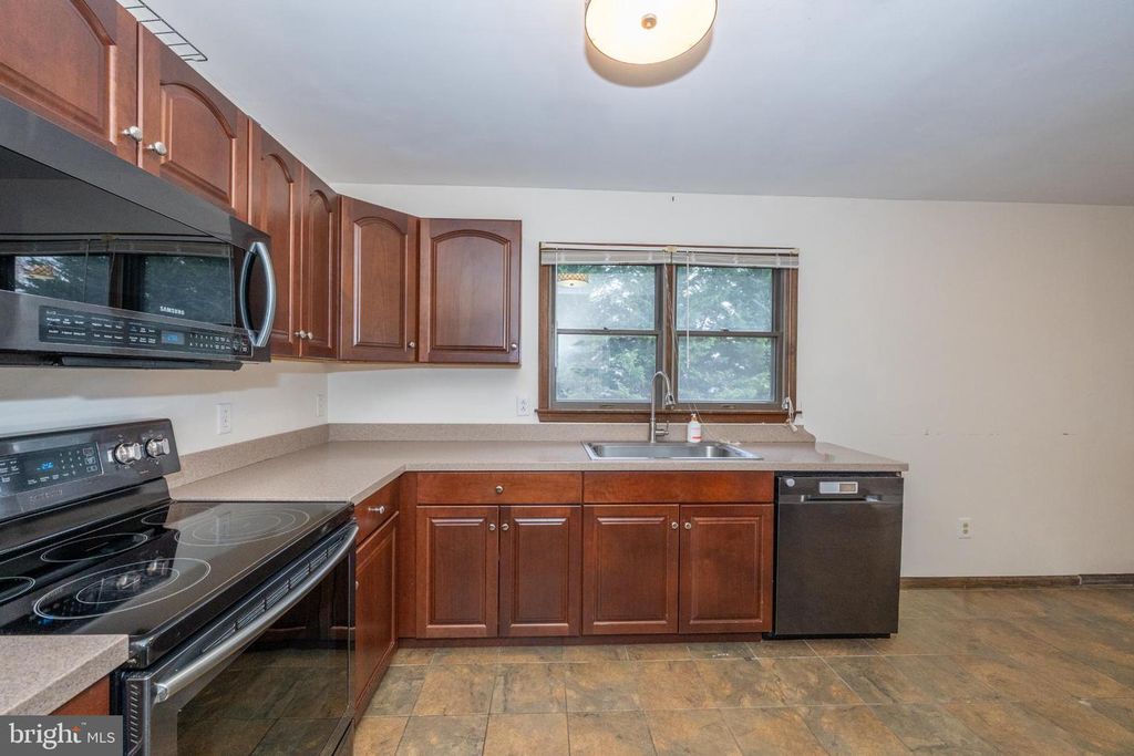 Image 9 of property listing at 29 MAIN ST, Hackettstown, NJ 07840