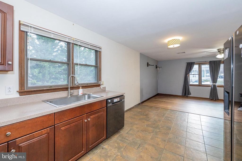 Image 10 of property listing at 29 MAIN ST, Hackettstown, NJ 07840