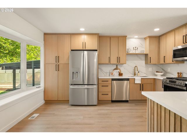 17349 BANYAN Ln, Lake Oswego, OR 97034