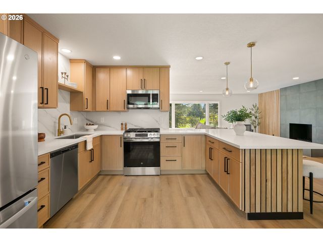 17349 BANYAN Ln, Lake Oswego, OR 97034