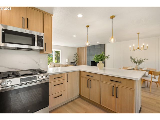 17349 BANYAN Ln, Lake Oswego, OR 97034