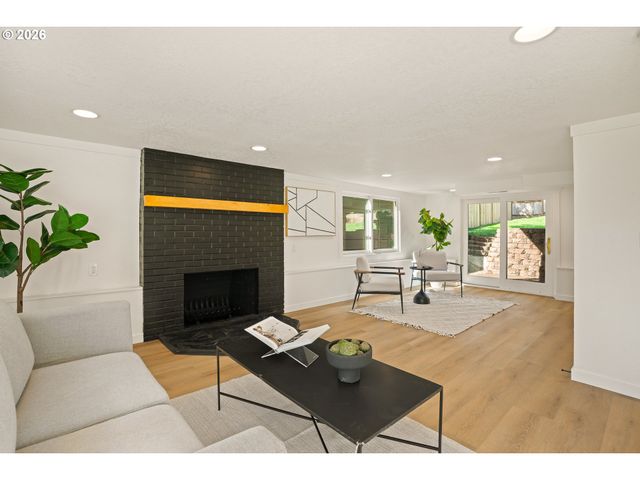 17349 BANYAN Ln, Lake Oswego, OR 97034