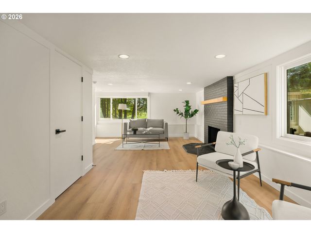 17349 BANYAN Ln, Lake Oswego, OR 97034