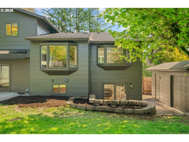 17349 BANYAN Ln, Lake Oswego, OR 97034