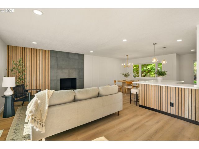 17349 BANYAN Ln, Lake Oswego, OR 97034