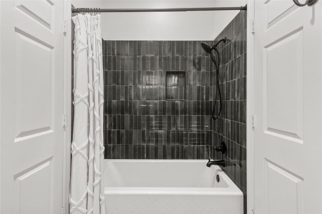 901 Longmire Road 51, Conroe, TX 77304