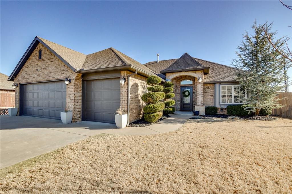 3808 St Augustine Street, Mustang, OK 73064