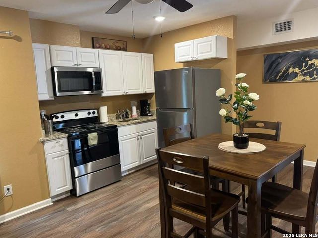 422 Gulf, San Antonio, TX 78202