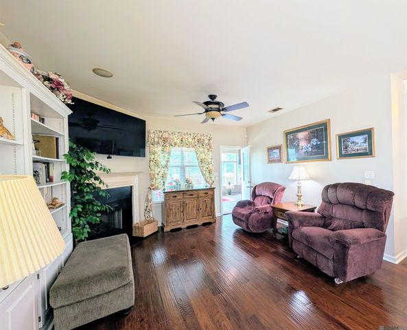 10151 Sandhill Ct, Baton Rouge, LA 70809