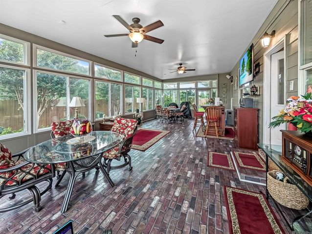 10151 Sandhill Ct, Baton Rouge, LA 70809