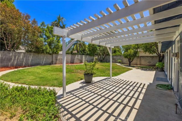 7862 Shoshone, Northridge, CA 91325